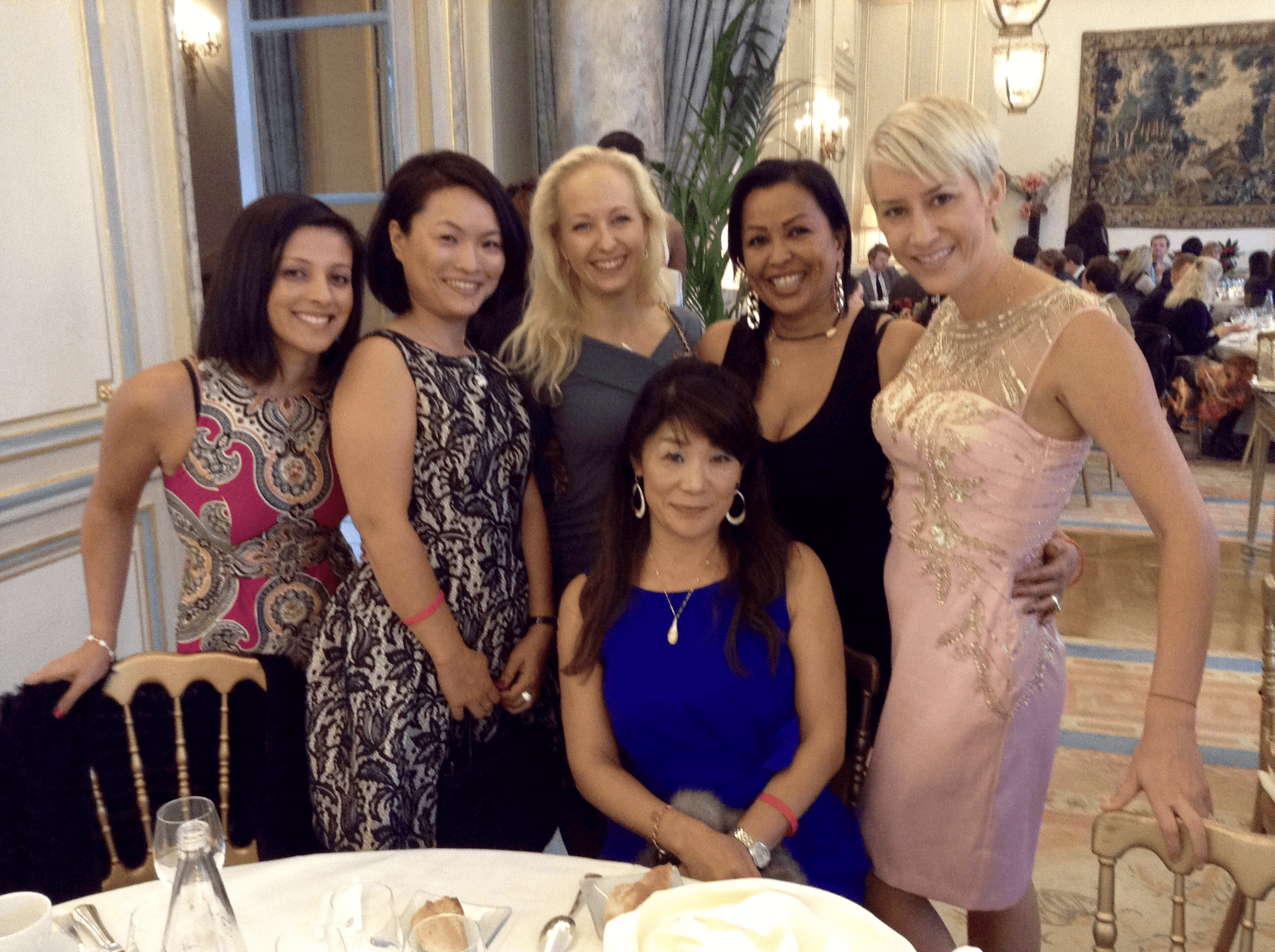 パリの社交パーティー